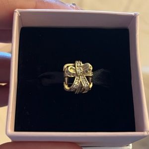 14 karat yellow gold present box, Pandora, charm